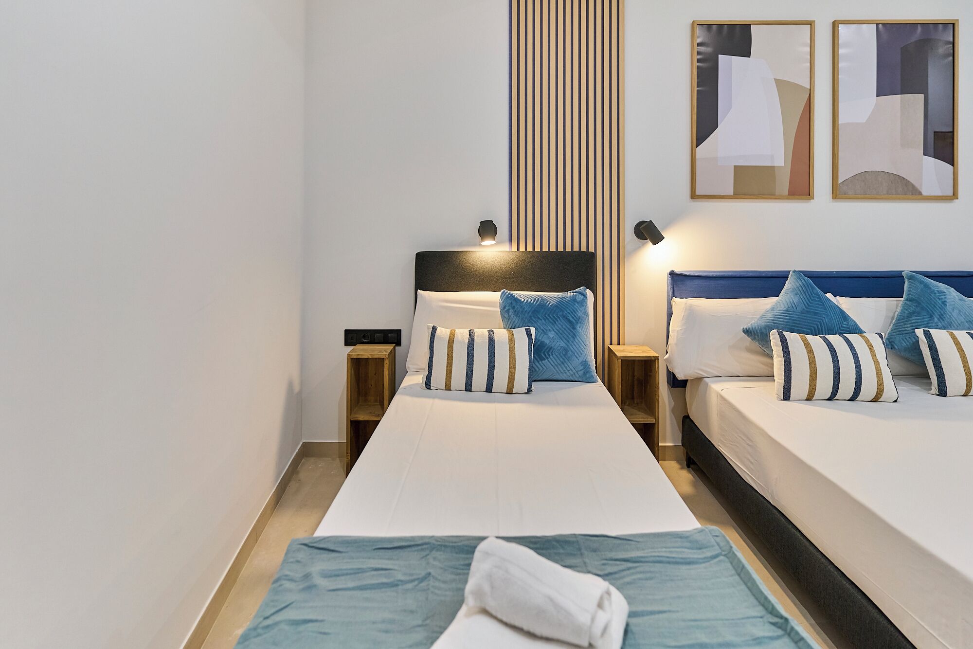 Phòng 4 | Bộ đồ giường cao cấp, chăn bông, bàn 