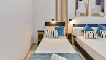 Phòng 4 | Bộ đồ giường cao cấp, chăn bông, bàn