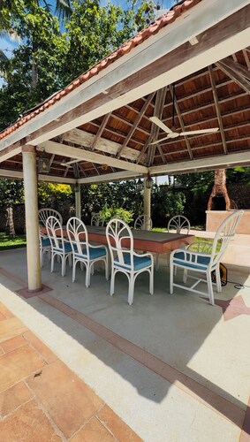 Borabora Beachfront Malindi Villa 