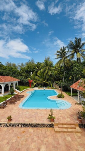 Borabora Beachfront Malindi Villa 
