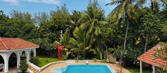 Borabora Beachfront Malindi Villa 