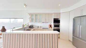 Mikrowelle, Ofen, Herdplatte, Geschirrspüler