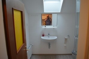 Apartment | Bathroom | Towels - Ferienwohnung im Dachgeschoss, Homberg (Homberg)