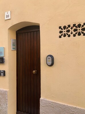 Exterior detail - Cavour 80 (Alghero)
