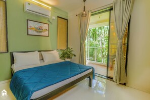 Desk, free WiFi - Soumils 2.0 (Nagaon)