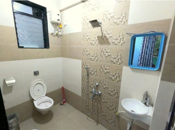 Shower, hair dryer, towels, soap - Soumils 2.0 (Nagaon)