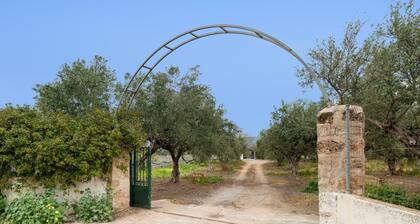 Angelina’s Olive Grove House: Sea View, 4-Min Walk to Beach