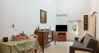 Angelinaâs Olive Grove House: Sea View, 4-Min Walk to Beach