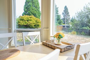 Dining - 30%Monthly Discount 3B/2.5BA House with Large Backyard in Clackamas (Clackamas County)