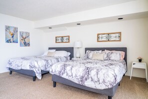 WiFi, bed sheets - 30%Monthly Discount 3B/2.5BA House with Large Backyard in Clackamas (Clackamas County)