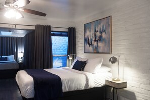 2 bedrooms, desk, iron/ironing board, travel cot - 111 2BR Montrose Aquatic Dream, Downtown w/ Pool! (Houston)