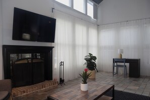 Interior - 111 2BR Montrose Aquatic Dream, Downtown w/ Pool! (Houston)