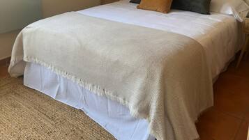 2 slaapkamers, een strijkplank/strijkijzer, reisbedje, gratis wifi