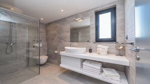 Luxury Villa, Partial Sea View | Bathroom | Shower, hair dryer, towels - Villa Anna (Privlaka)