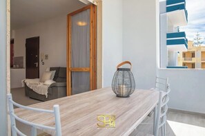 Outdoor dining - Cozy Apartment with free private parking (Alghero)