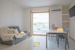 Living area - Cozy Apartment with free private parking (Alghero)