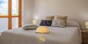 3 bedrooms, free WiFi - Cozy Apartment with free private parking (Alghero)