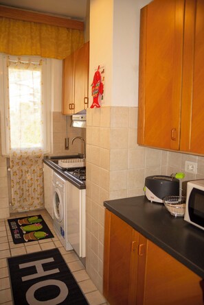 Fridge, microwave, oven, stovetop - Stunning and Cozy 5BR Stunning Apartment in Verbier (La Spezia, Liguria)