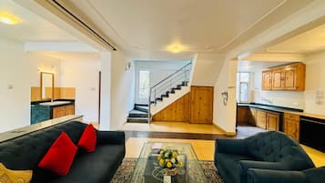 Televisión de pantalla plana de 36 pulgadas con canales por cable