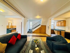 Televisión de pantalla plana de 36 pulgadas con canales por cable 