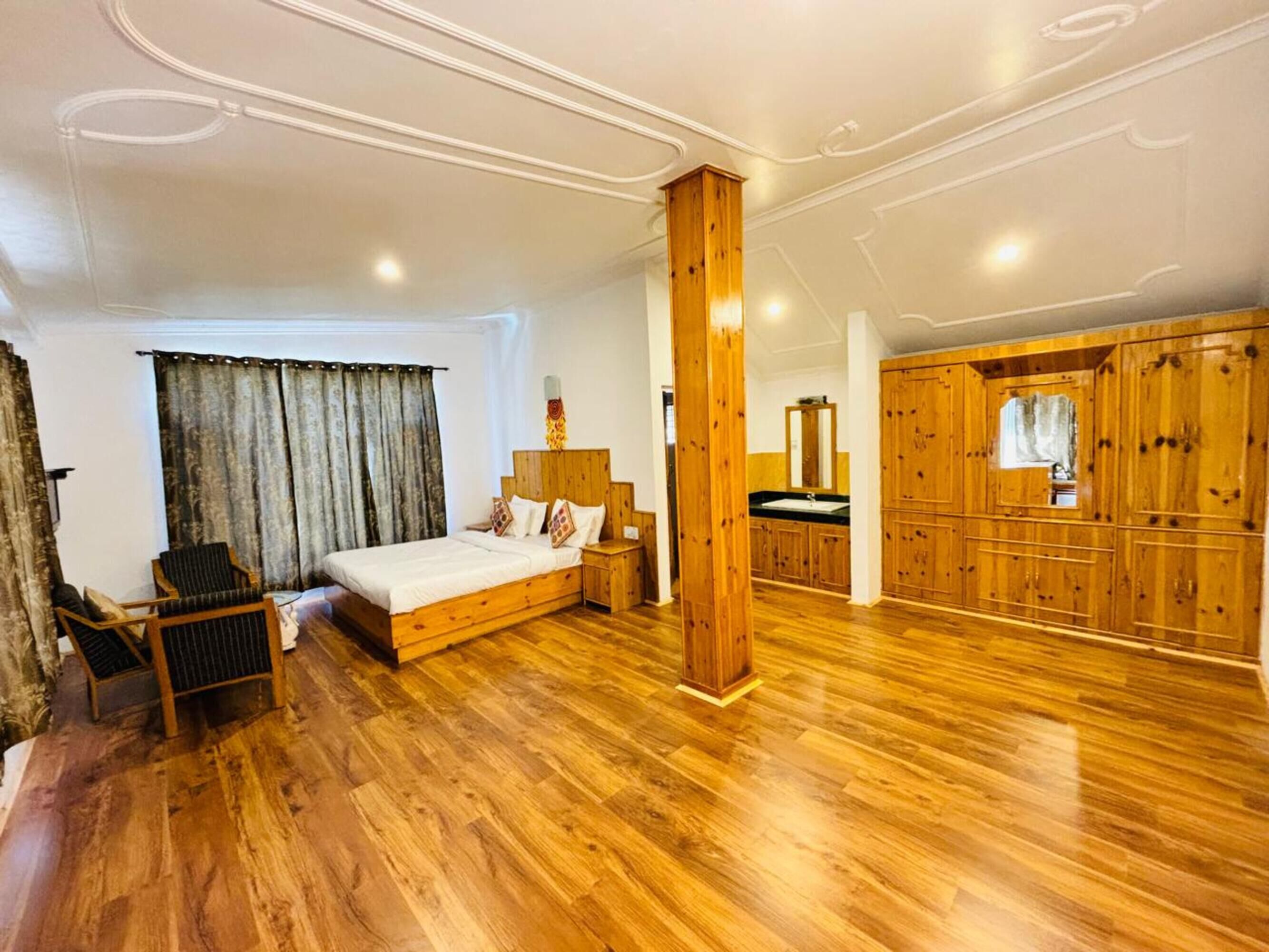 Laptop workspace, rollaway beds, free WiFi, bed sheets