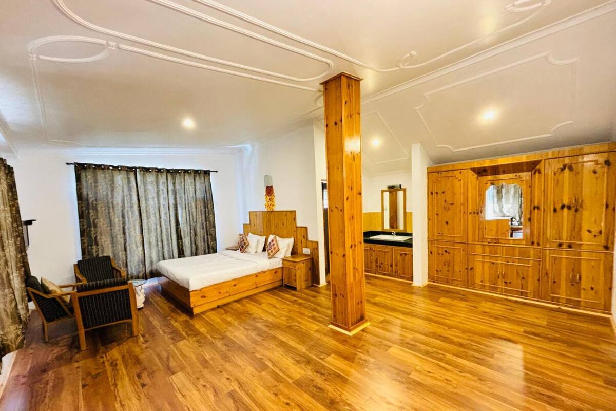 Laptop workspace, rollaway beds, free WiFi, bed sheets