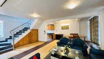 Televisión de pantalla plana de 36 pulgadas con canales por cable