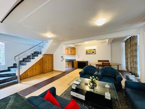 Televisión de pantalla plana de 36 pulgadas con canales por cable 