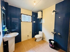 Deluxe Room, Smoking | Bathroom | Shower, free toiletries, towels, soap - Sylvan Woods Cottage (Manali)