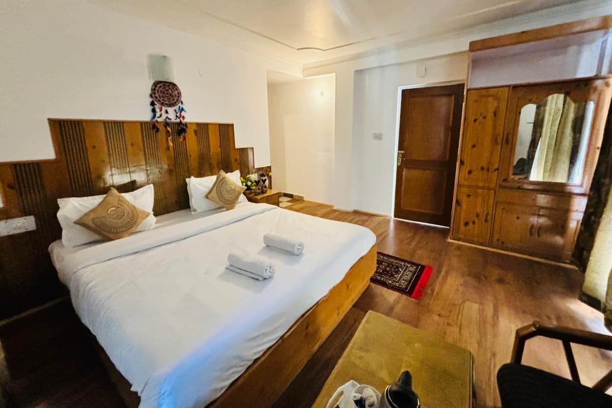 Laptop workspace, rollaway beds, free WiFi, bed sheets