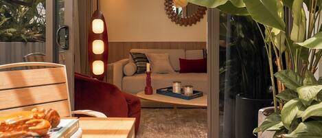 Free minibar, individually decorated, individually furnished, desk