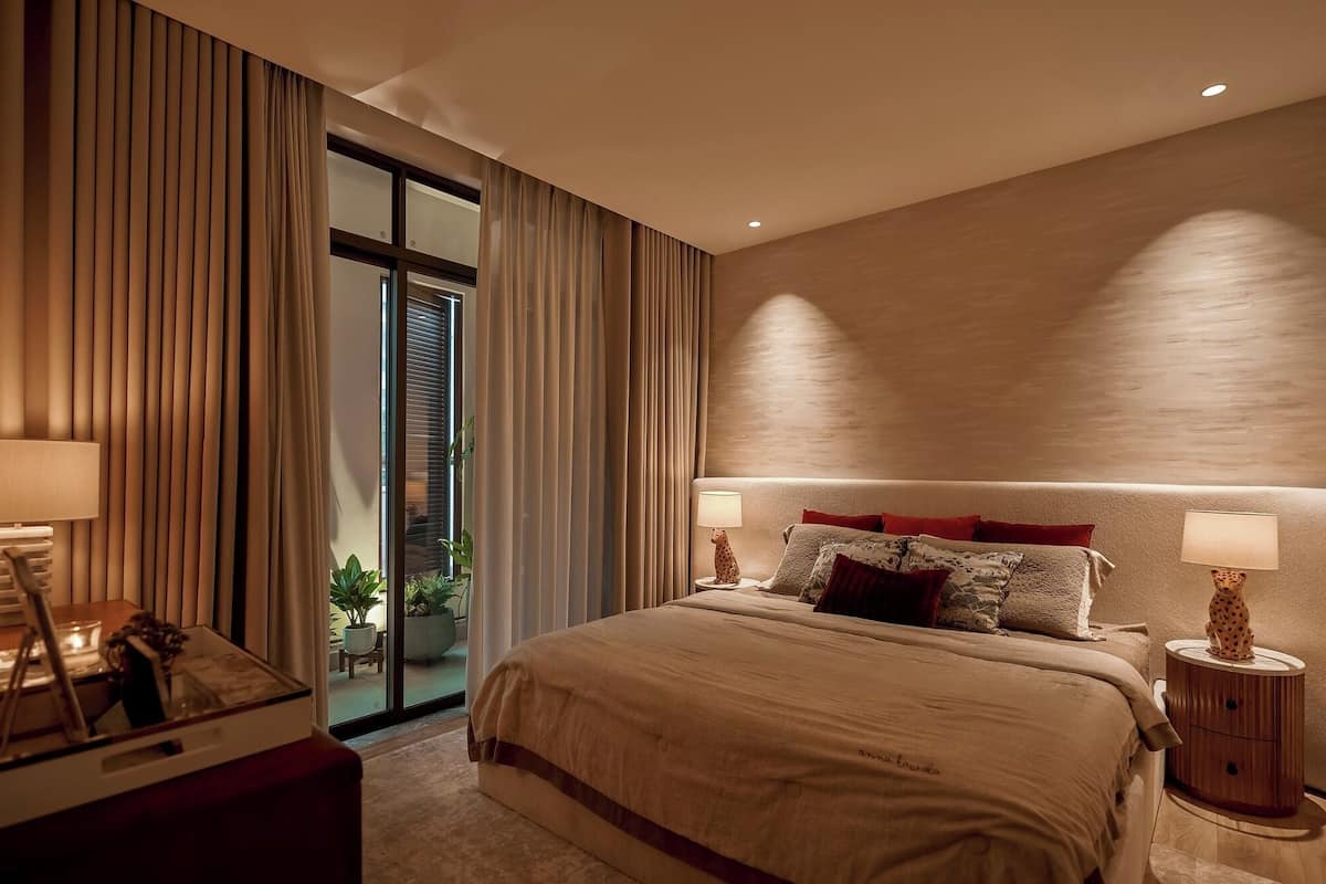 Free minibar, individually decorated, individually furnished, desk