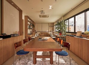 Fridge, microwave, espresso maker, coffee/tea maker - Spring Home Ha Noi (Hanoi)