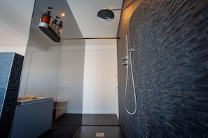 Shower, hair dryer, towels - LOFT-54 -Exclusive Apartment with Terrace (Zwevegem)