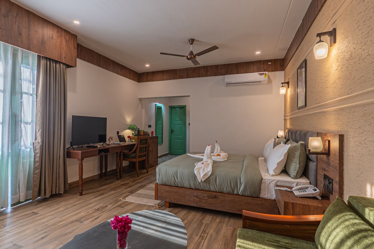 Luxury Villa with Private Pool | WiFi (free), bed sheets