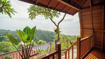 Deluxe Room, Sea View | Property grounds