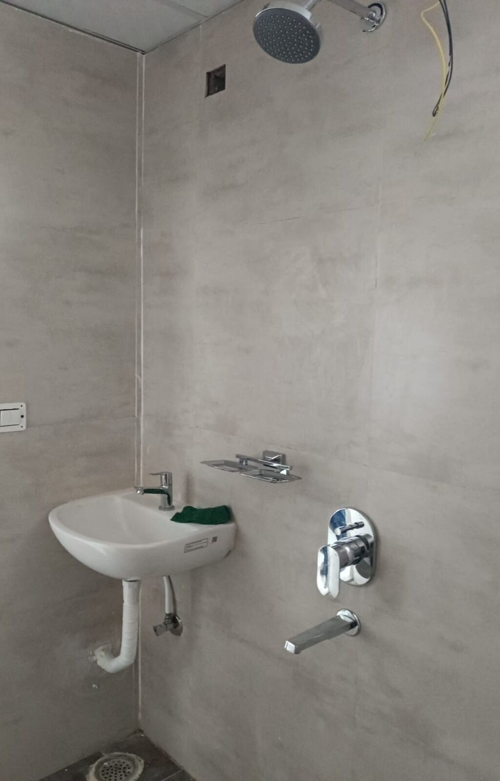 Towels, soap, shampoo, toilet paper