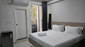 Superior Studio | Free WiFi - Hotel Flamount Arka Studios (Hyderabad)