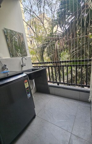 Superior Studio | Free WiFi - Hotel Flamount Arka Studios (Hyderabad)