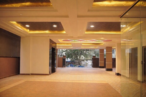 Free self parking - Hotel Flamount Arka Studios (Hyderabad)