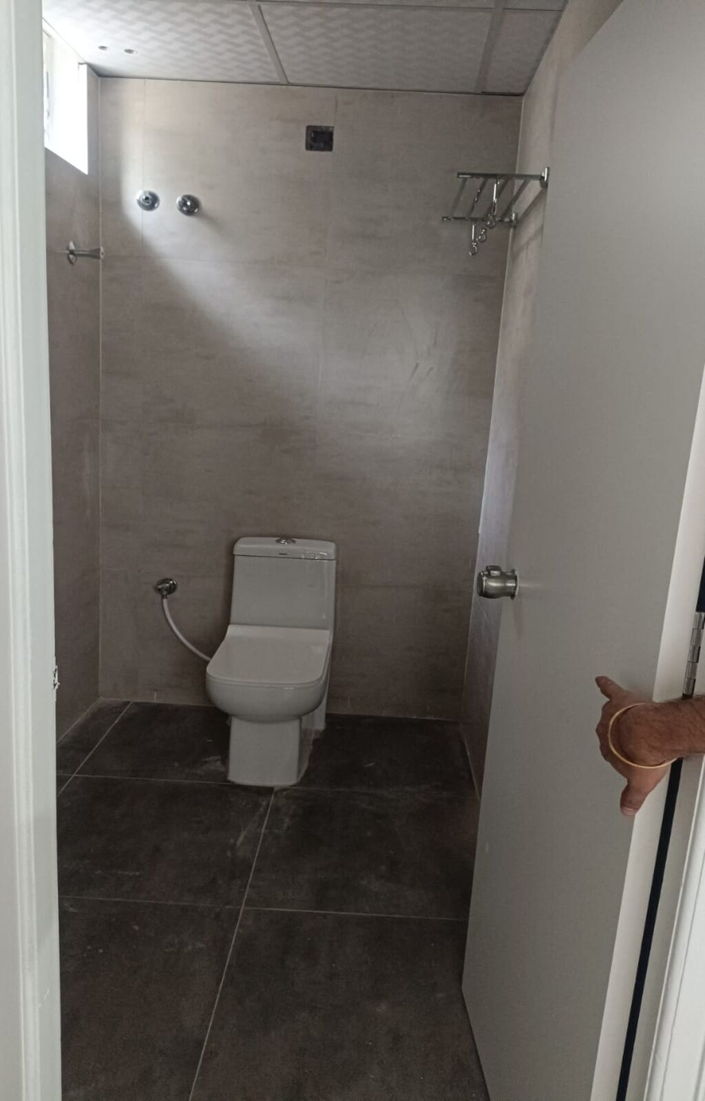 Towels, soap, shampoo, toilet paper