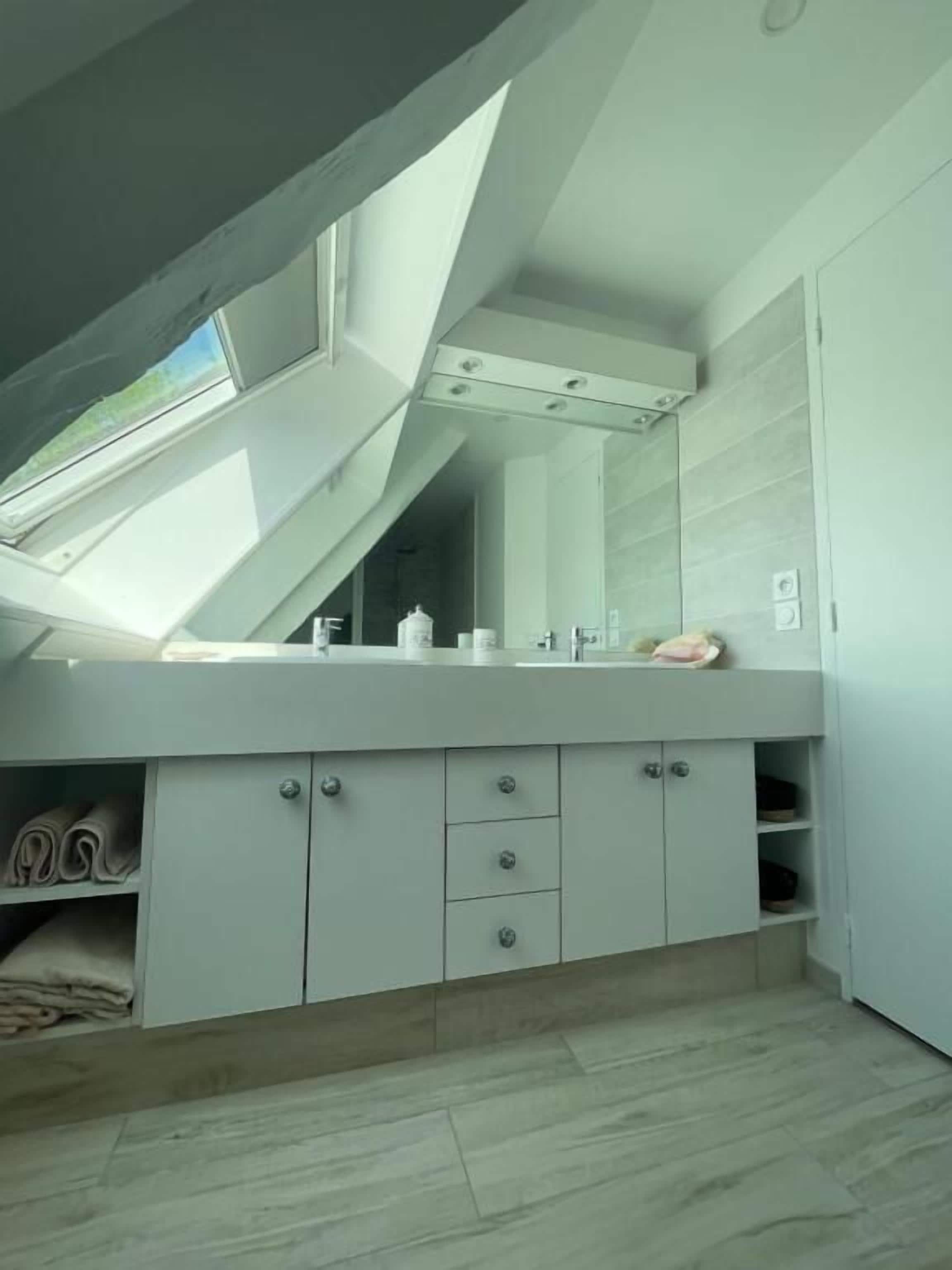 Suite Keluarga, pemandangan kebun | Kamar mandi