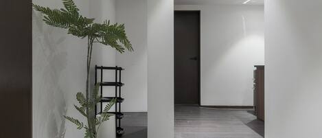 Family Studio Suite, City View | Interior