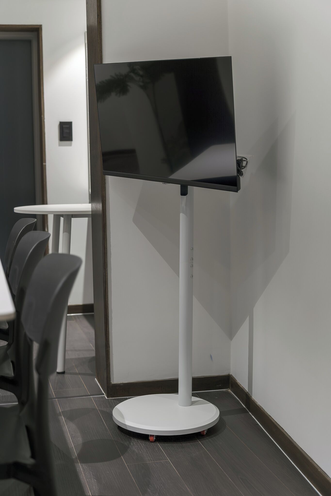 Family Studio Suite, City View | Interior