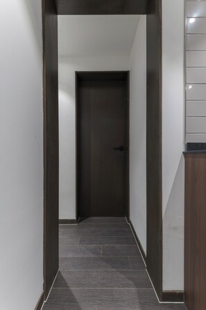 Family Studio Suite, City View | Interior