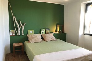 4 bedrooms, desk, free WiFi