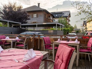 تناول الطعام بالخارج