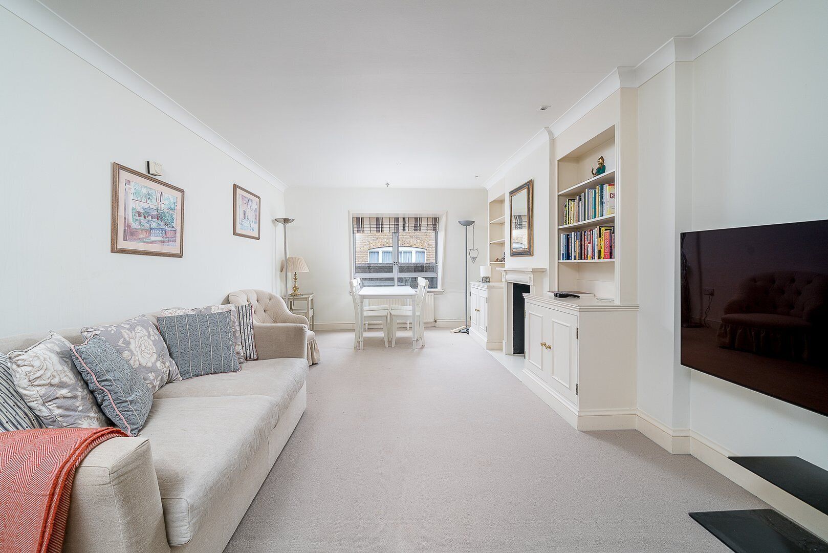 Apartment (Bright Two-Bed Flat in Covent Garden) | Living room | TV
