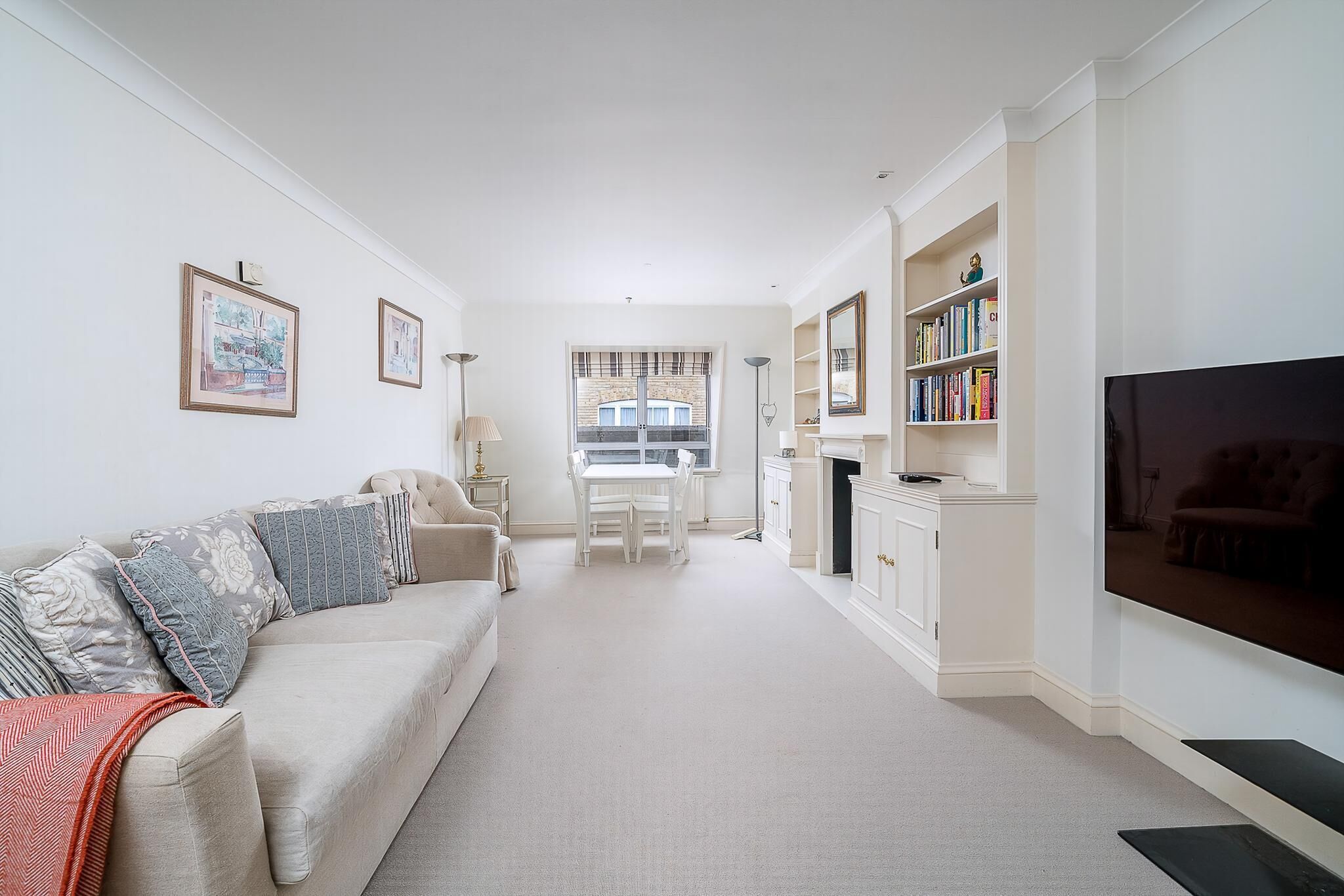 Apartment (Bright Two-Bed Flat in Covent Garden) | Living room