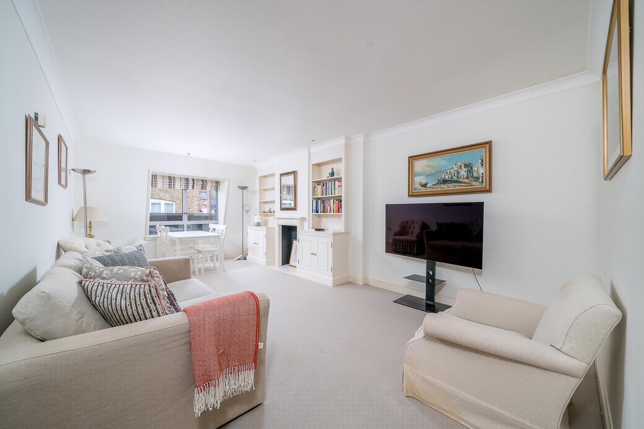 อพาร์ทเมนท์ (Bright Two-Bed Flat in Covent Garden) | ห้องนั่งเล่น